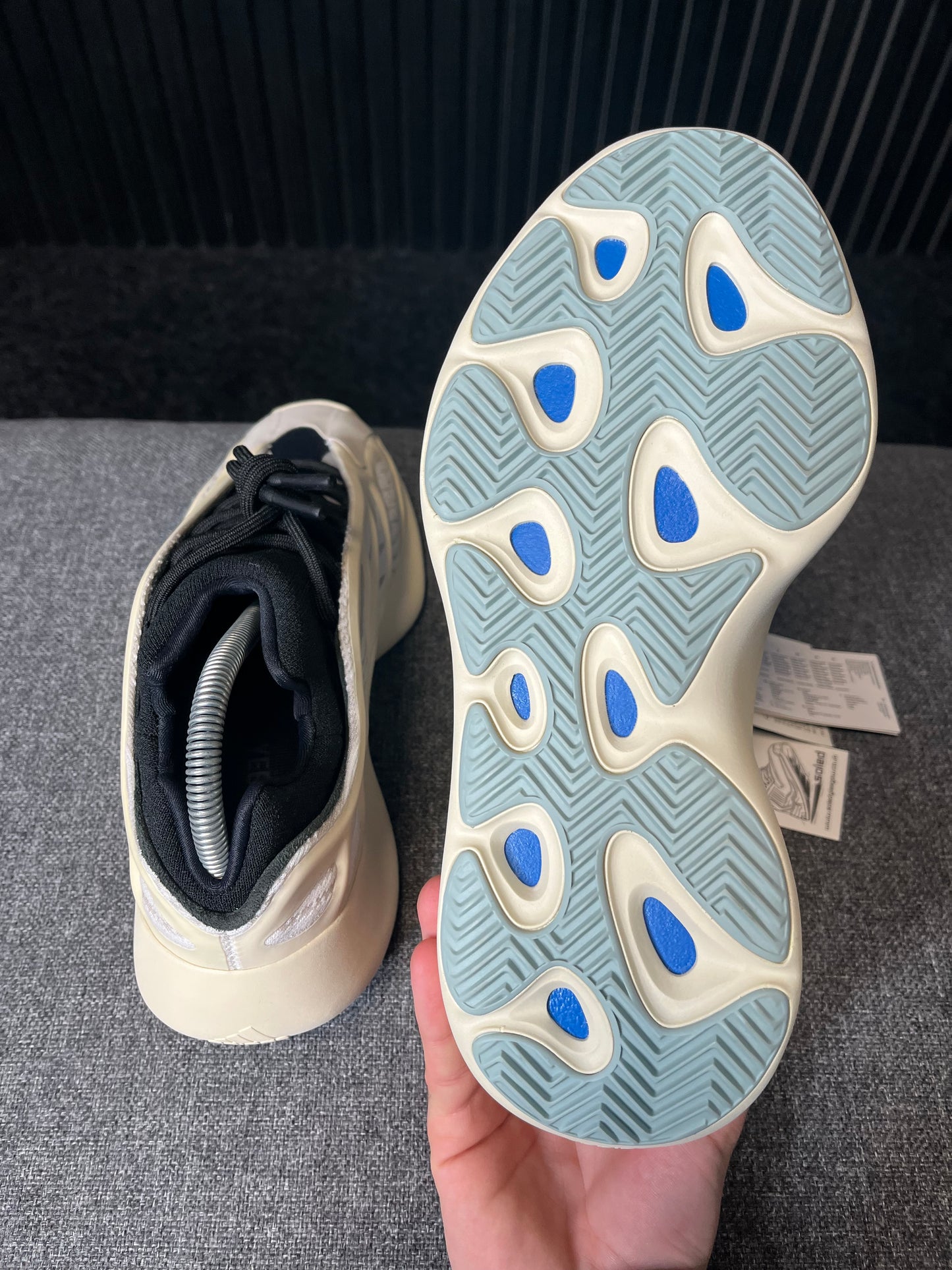 Yeezy 700 Azael UK 8 3025