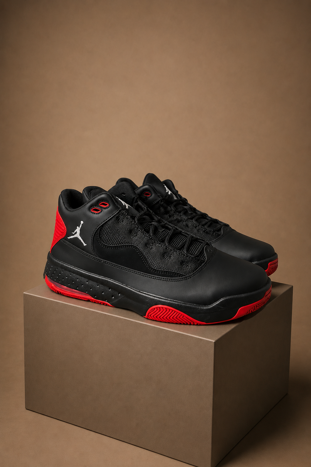 Nike Air Max Aura 2 UK 9 3444