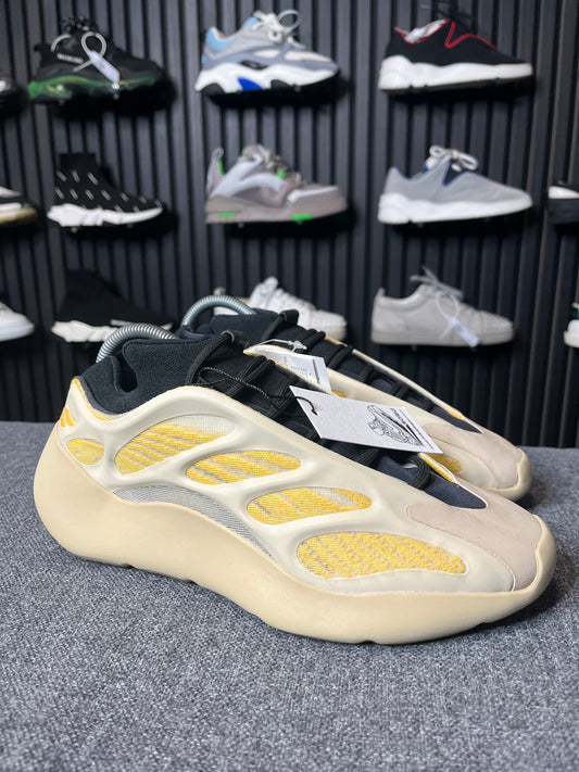 Yeezy 700 Safflower UK 8 3024
