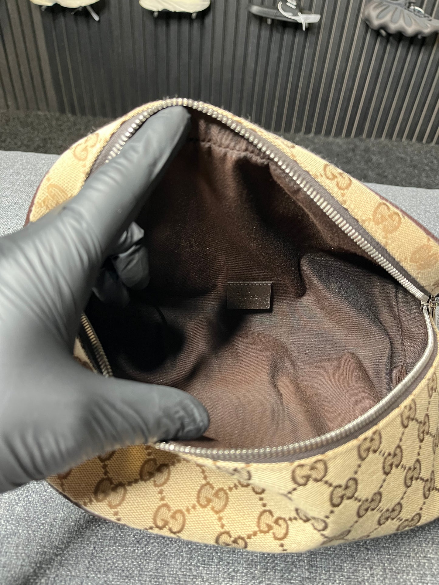 Gucci Waist Pouch GG Canvas Belt Bag 2522
