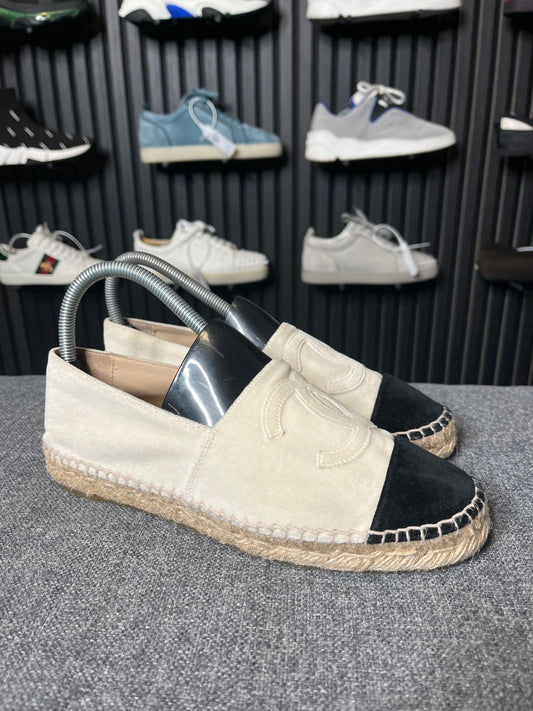 Chanel Pumps UK 5- Fits 4 2957