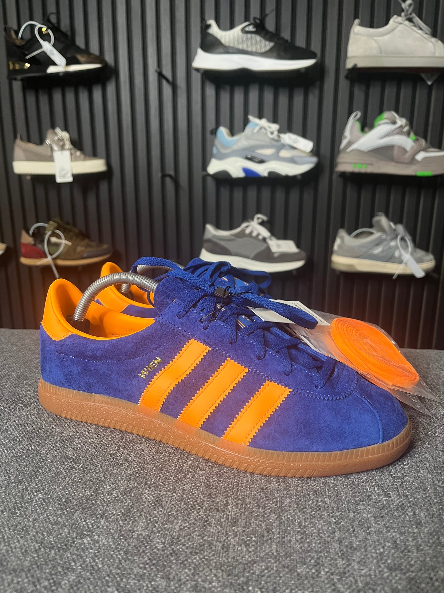 Adidas Wien UK 8.5 3453