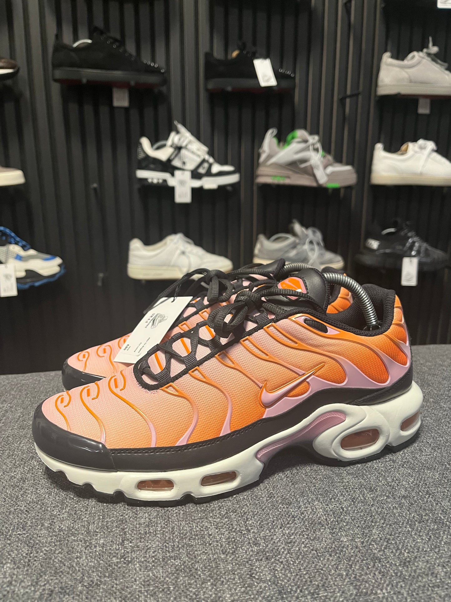Nike TNs Magma Orange UK 8.5 3536