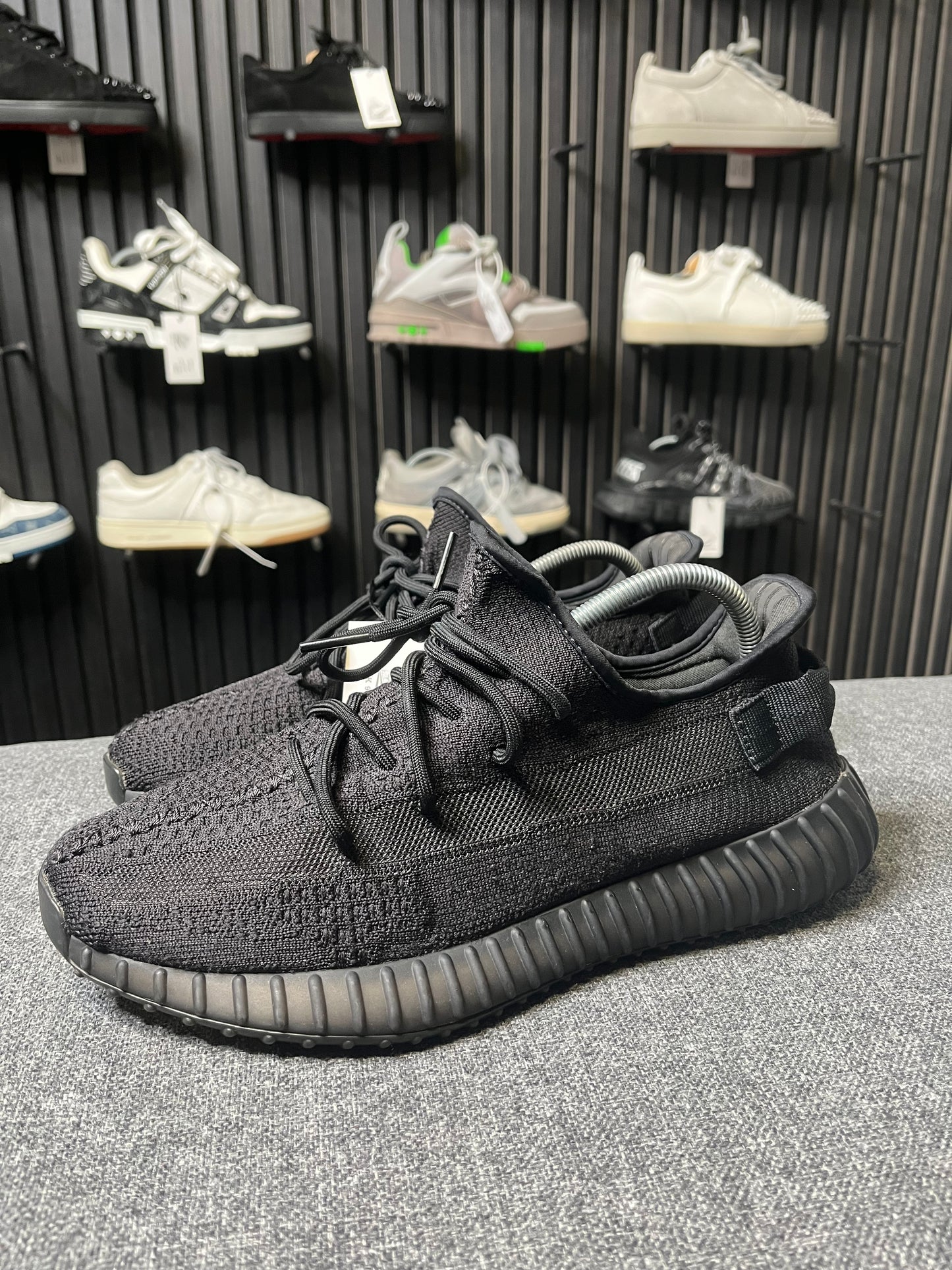 Yeezy 350 Onyx UK 9.5 3493