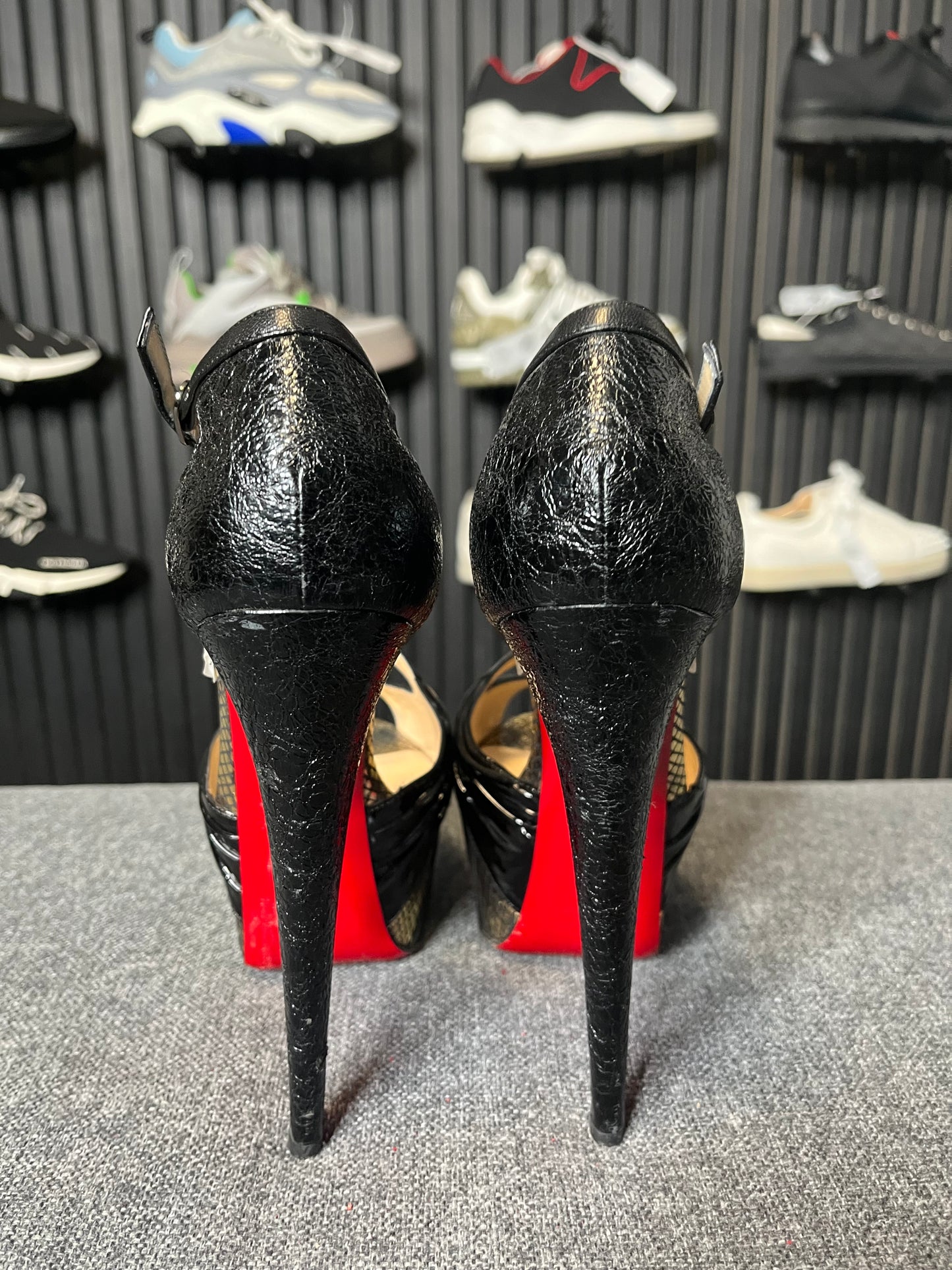 Louboutin Divinoche Crisscross Platfrom Sandal Size 39.5 3251
