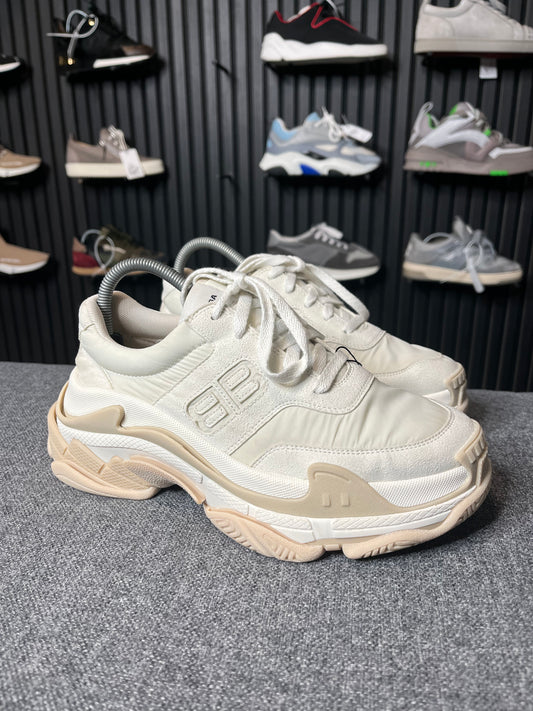 Balenciaga Triple S UK 5 3351