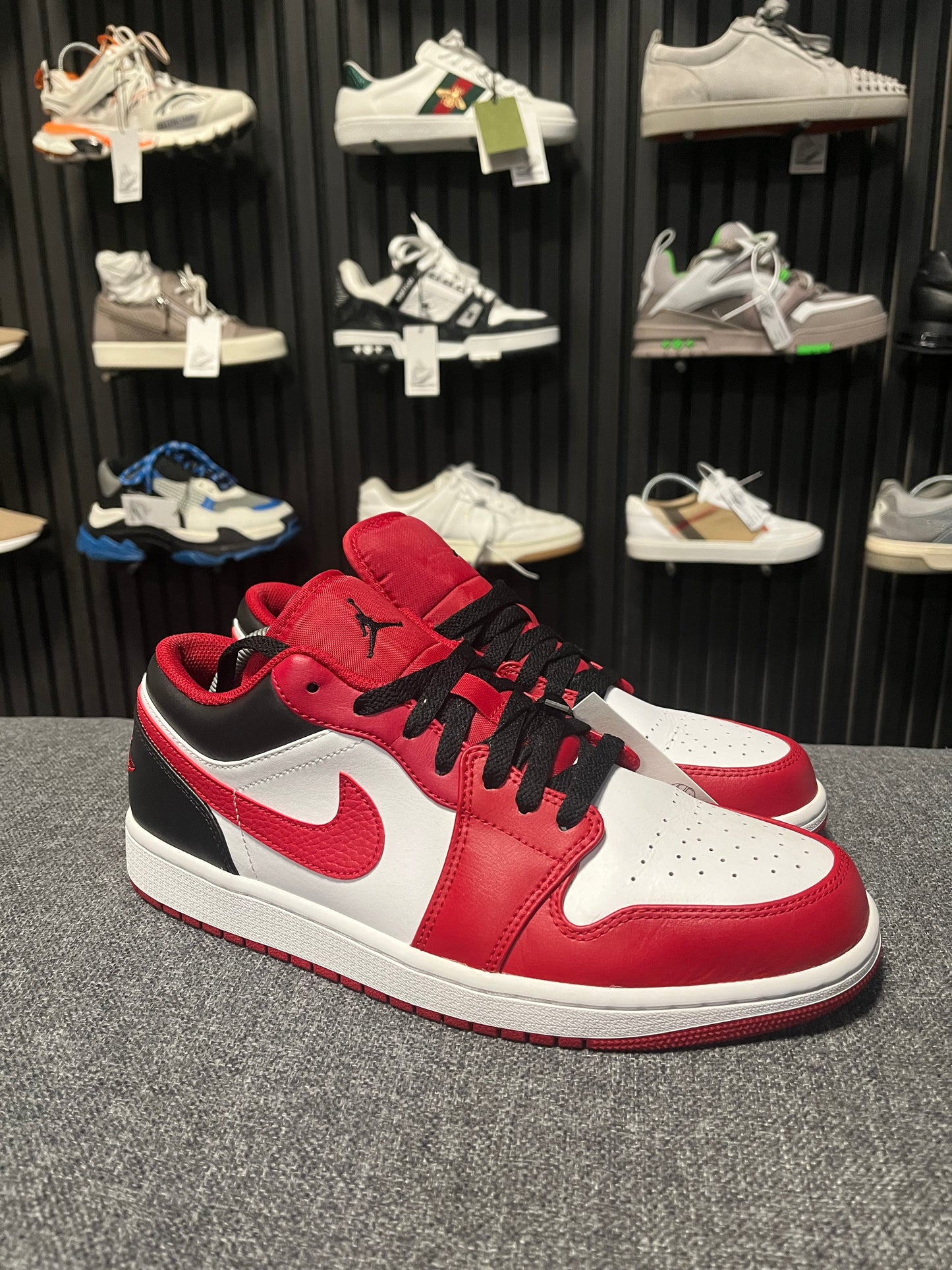 Jordan 1 Low “Bulls” UK 9 3589