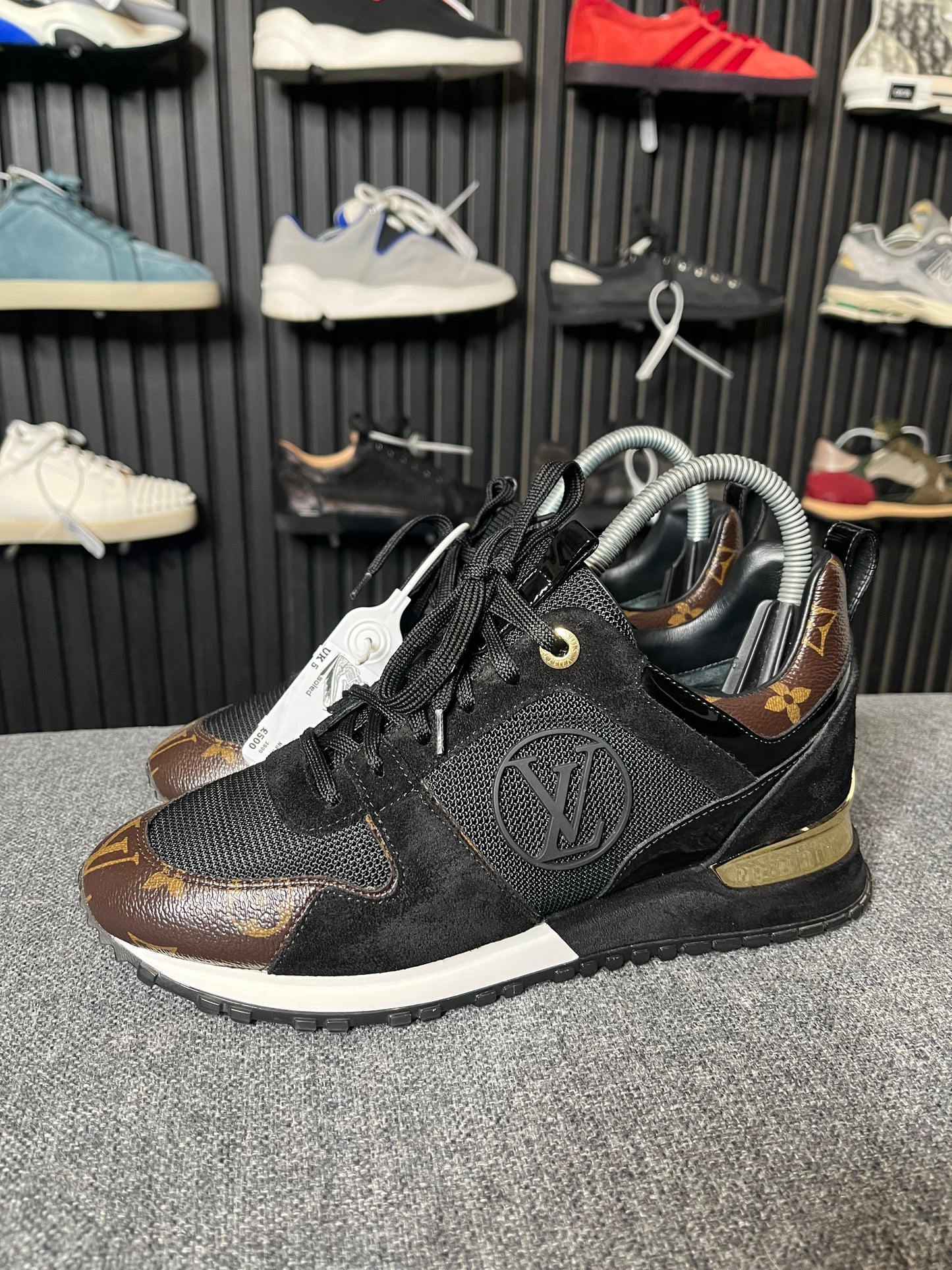 Louis Vuitton Sneakers UK 5 2900
