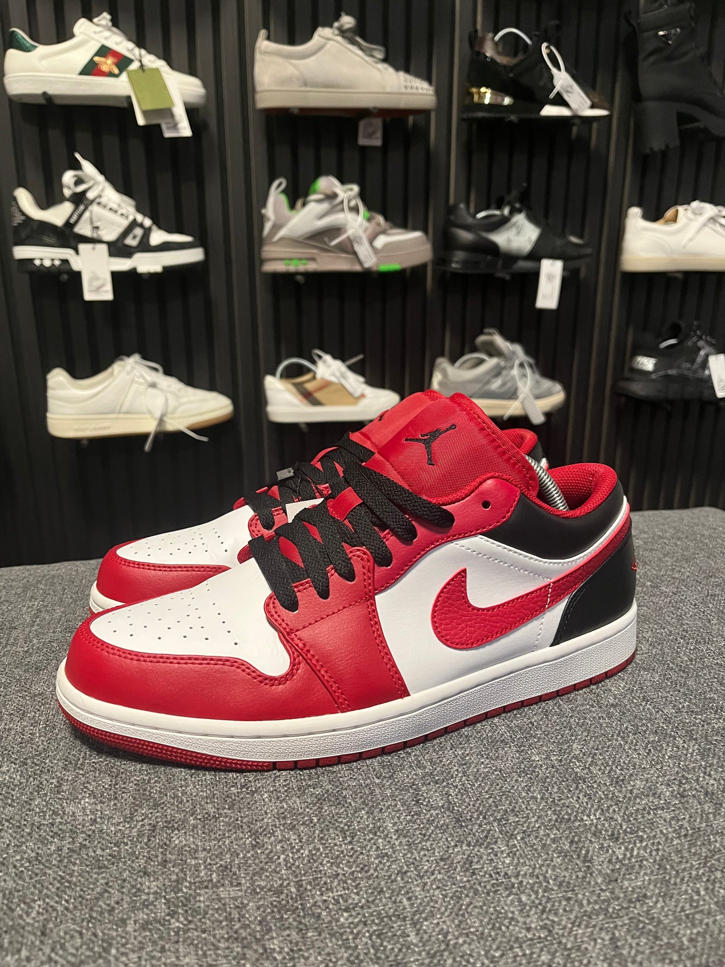 Jordan 1 Low “Bulls” UK 9 3589