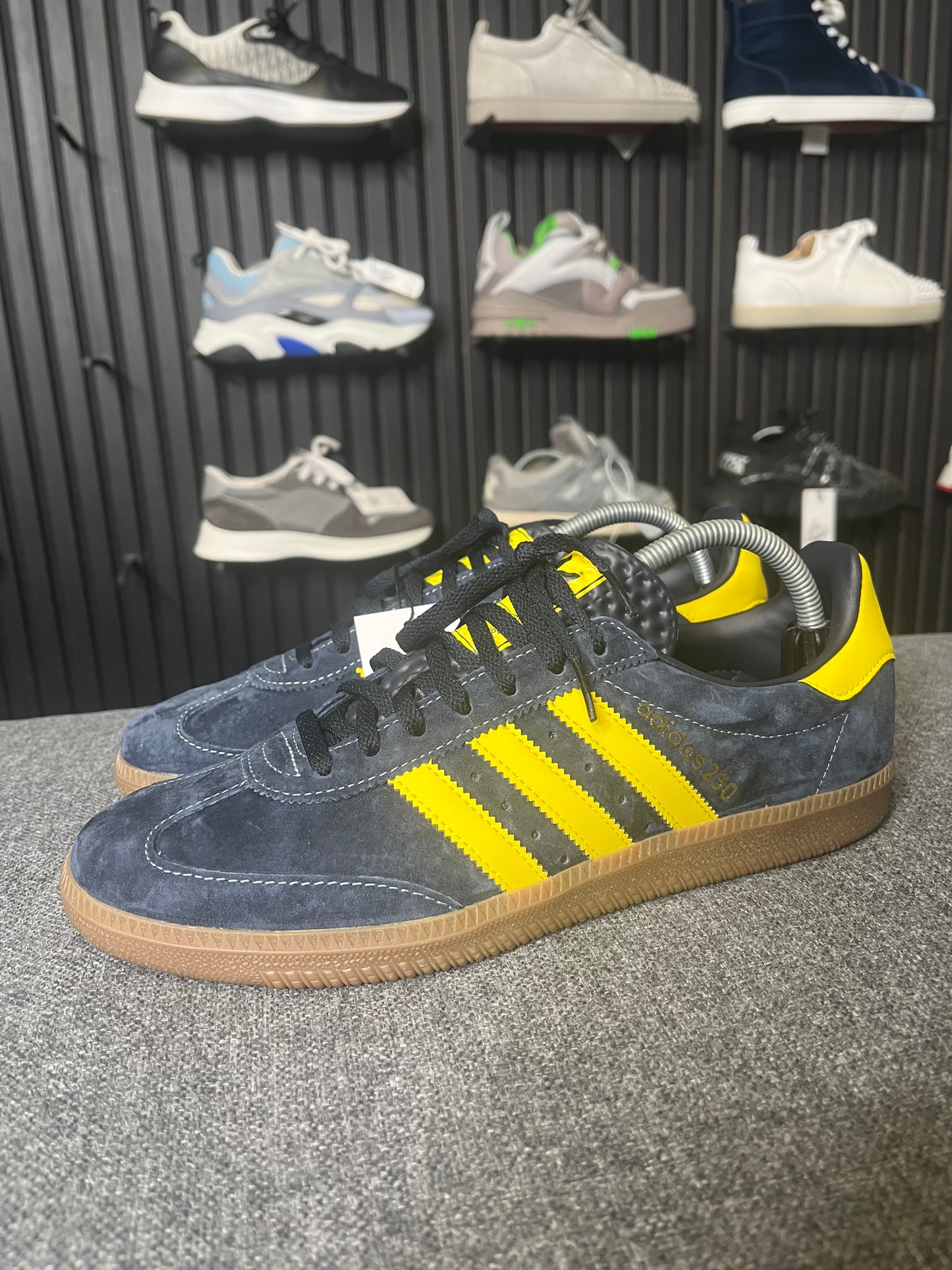Adidas AS 230 UK 8.5 3448