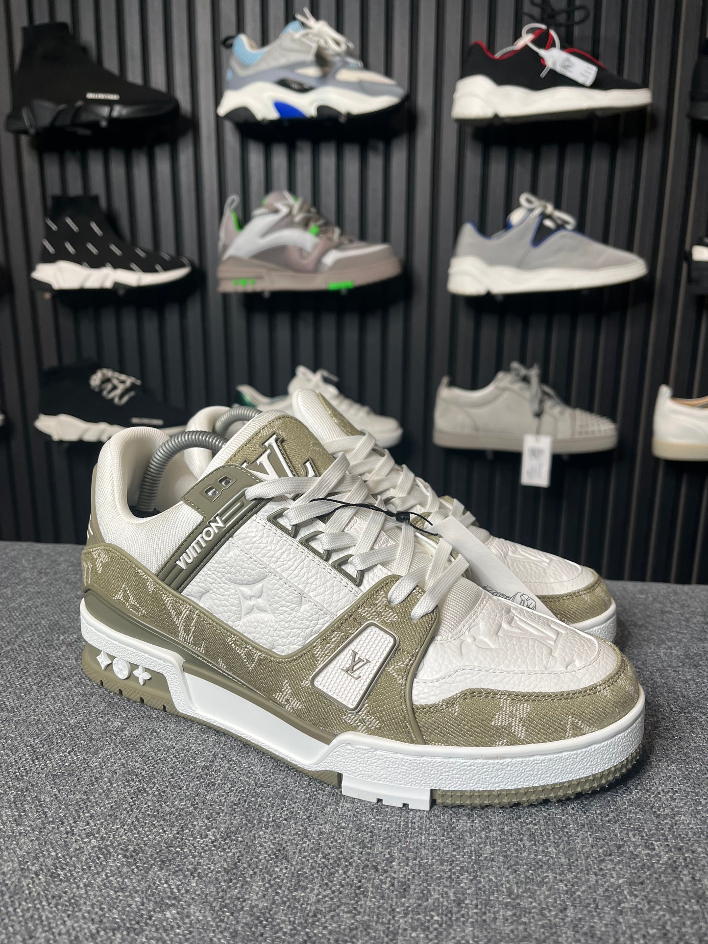 Louis Vuitton UK 6.5 3211