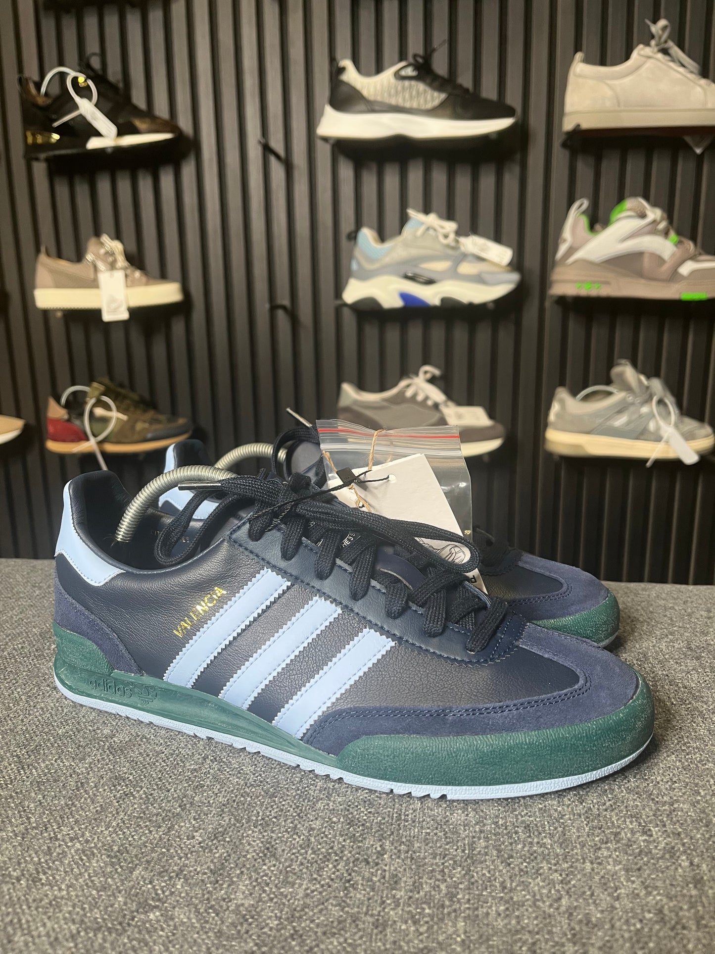 Adidas Valencia UK 8.5 3454