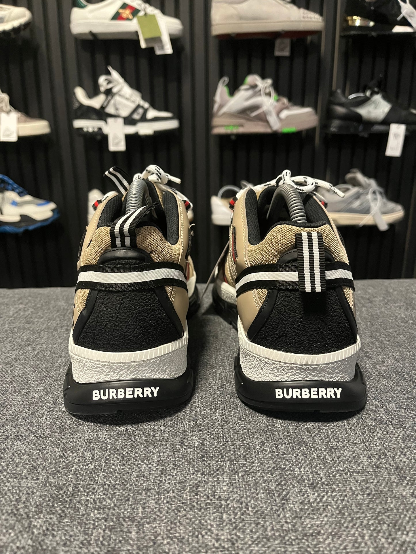 Burberry Low Top Sneaker UK 6 3592