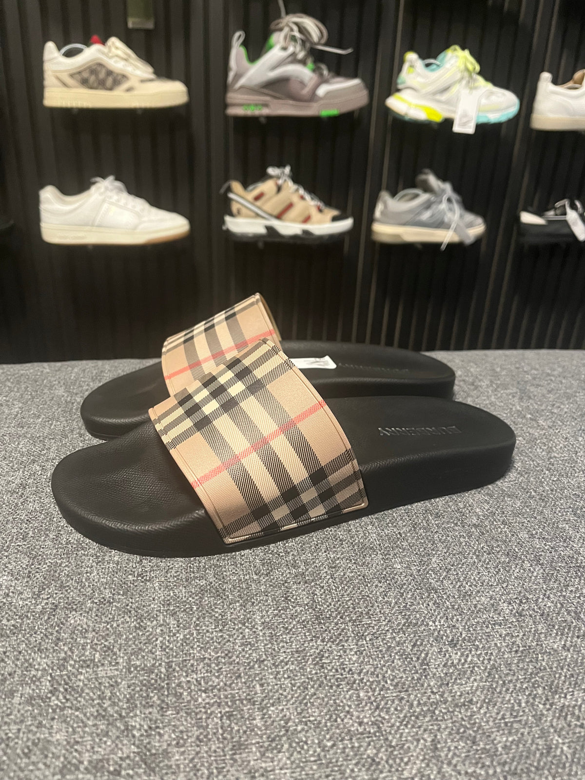 Burberry Sliders UK 8 3711