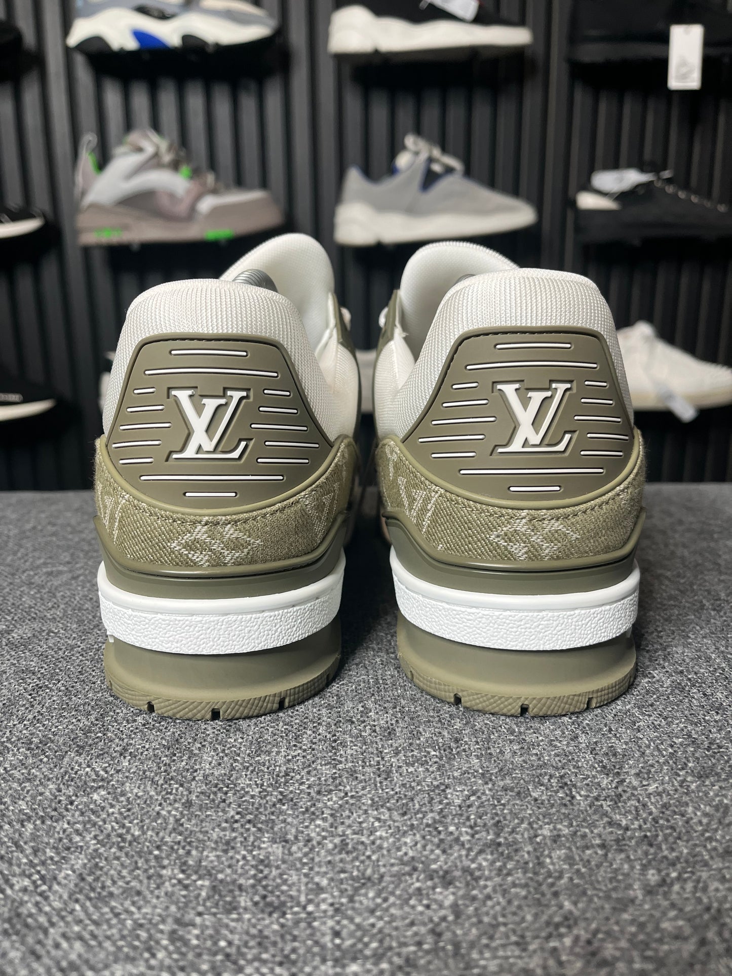 Louis Vuitton UK 6.5 3211