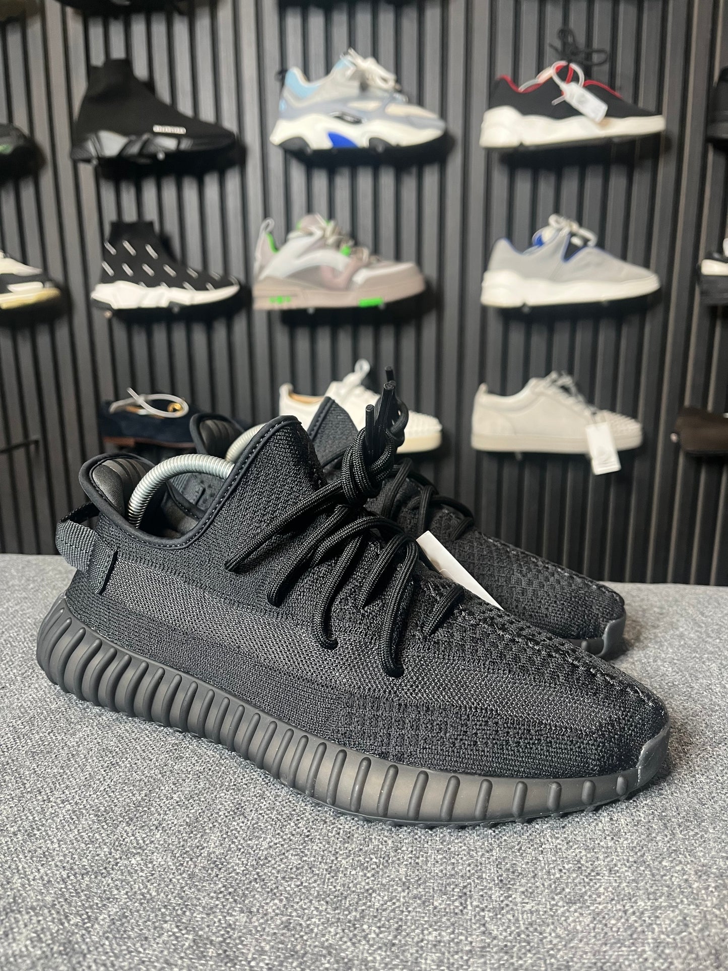 Yeezy 350 Onyx UK 10 3068
