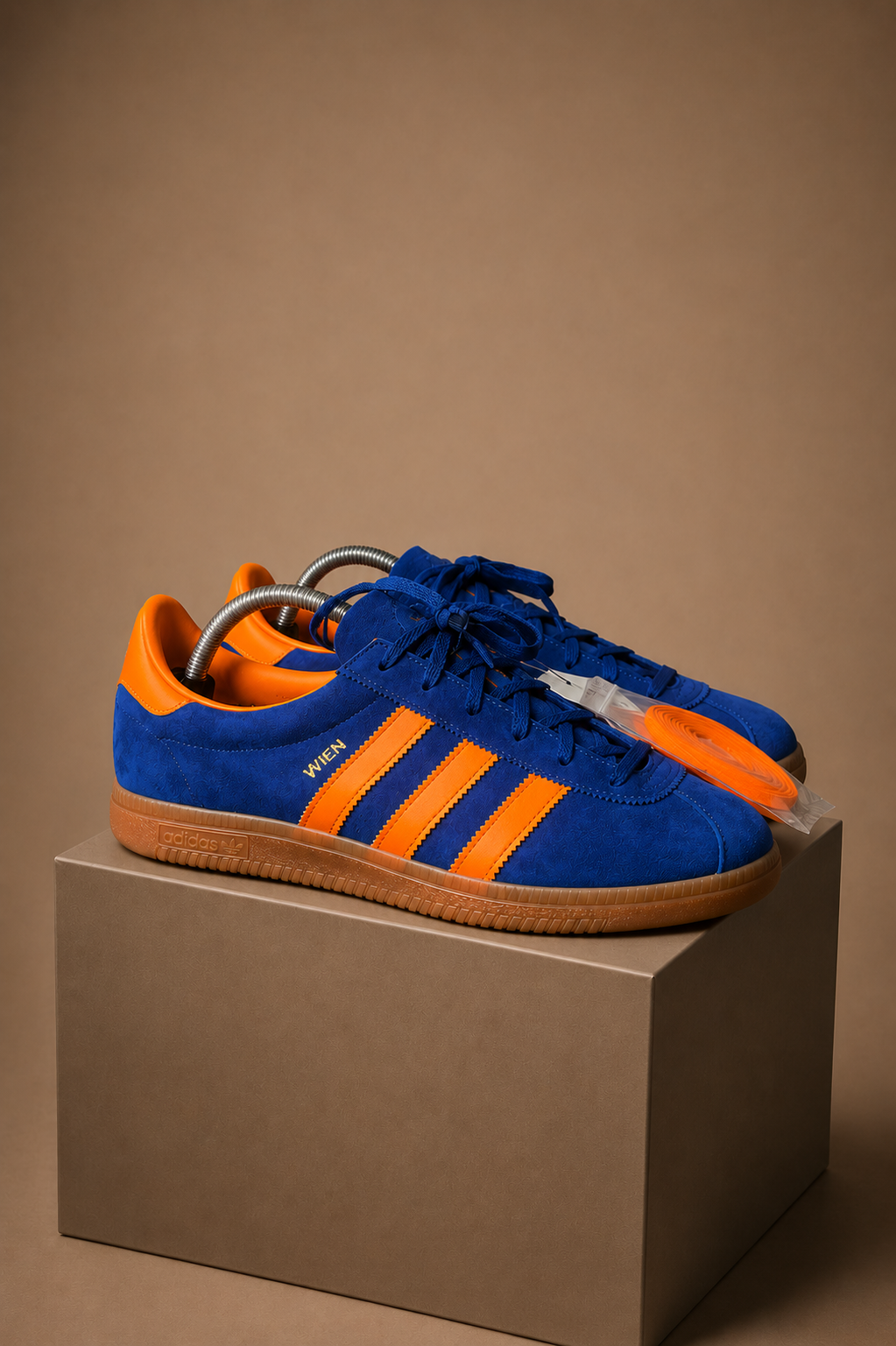 Adidas Wien UK 8.5 3453