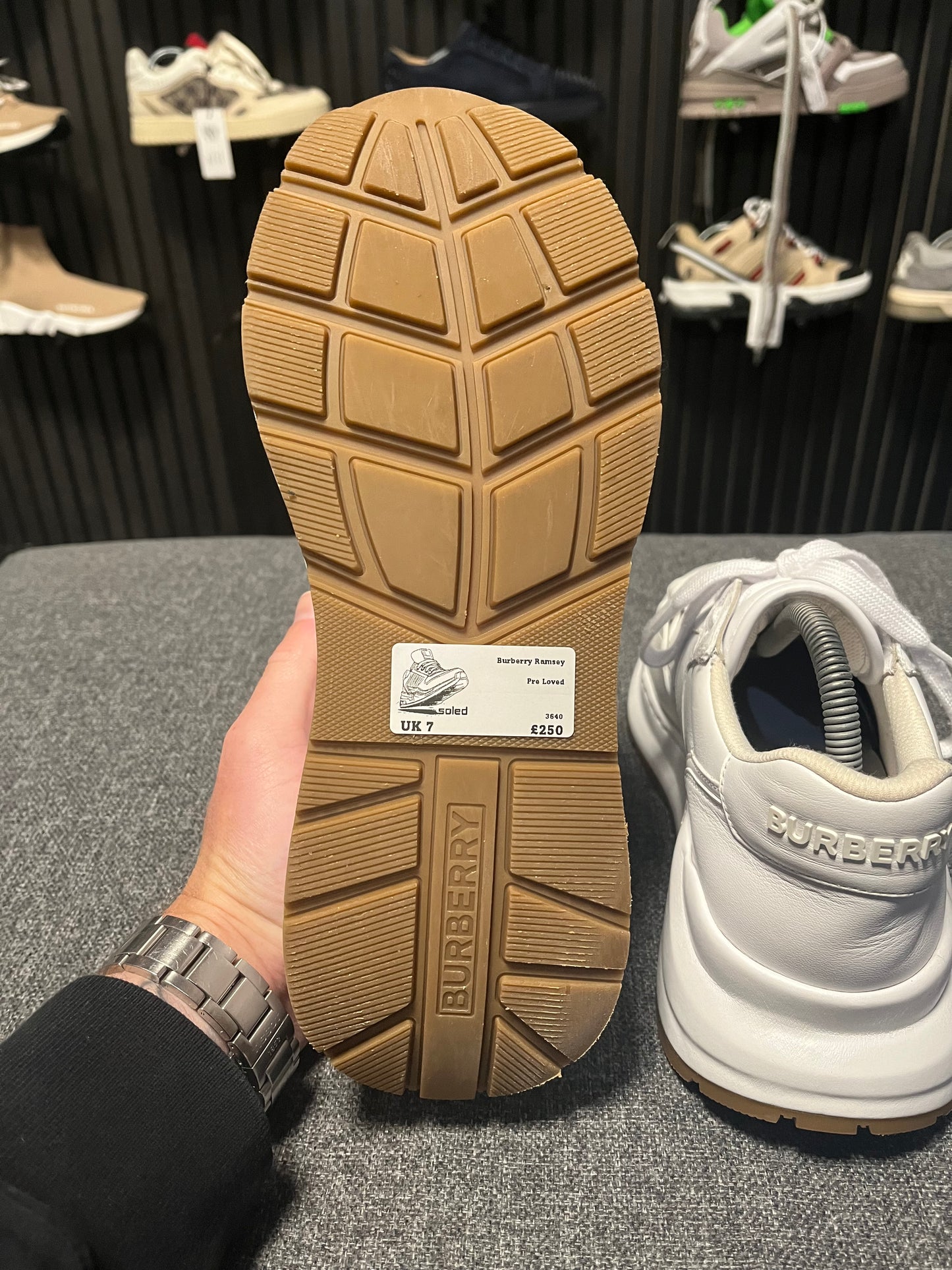 Burberry Ramsey White UK7 3640