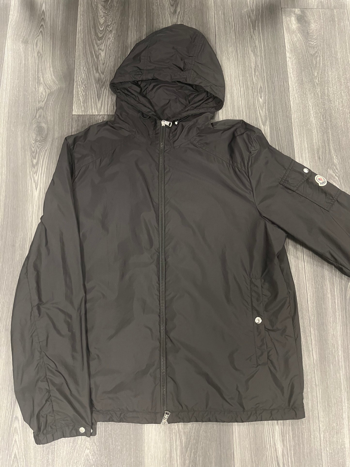Moncler Etiache Size 6 3704