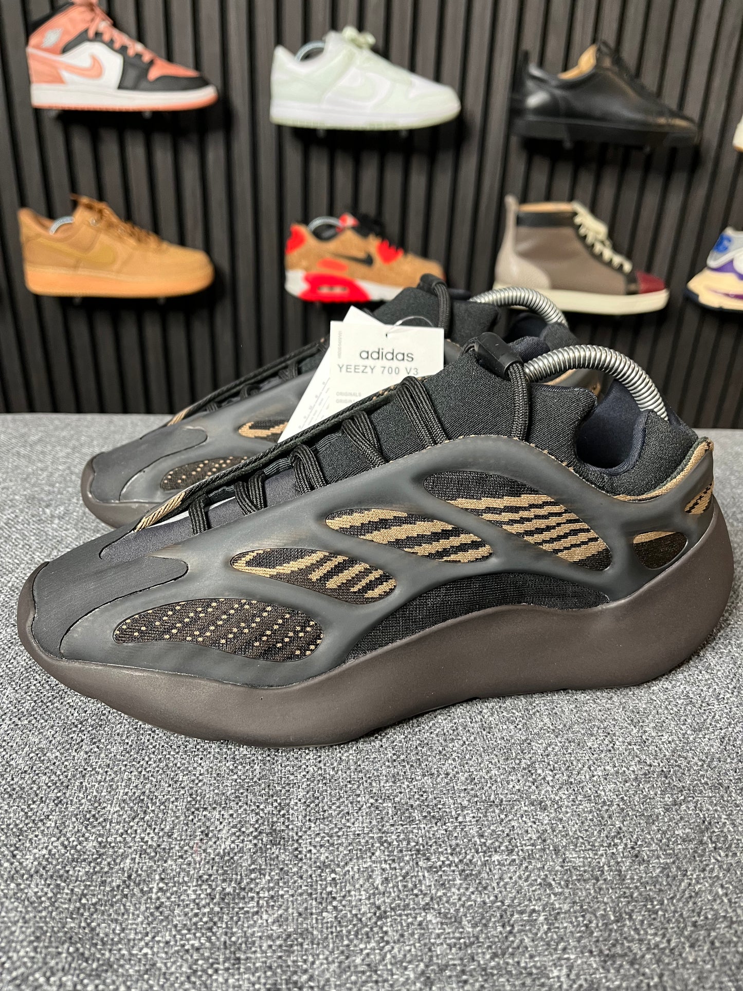 Yeezy 700 V3