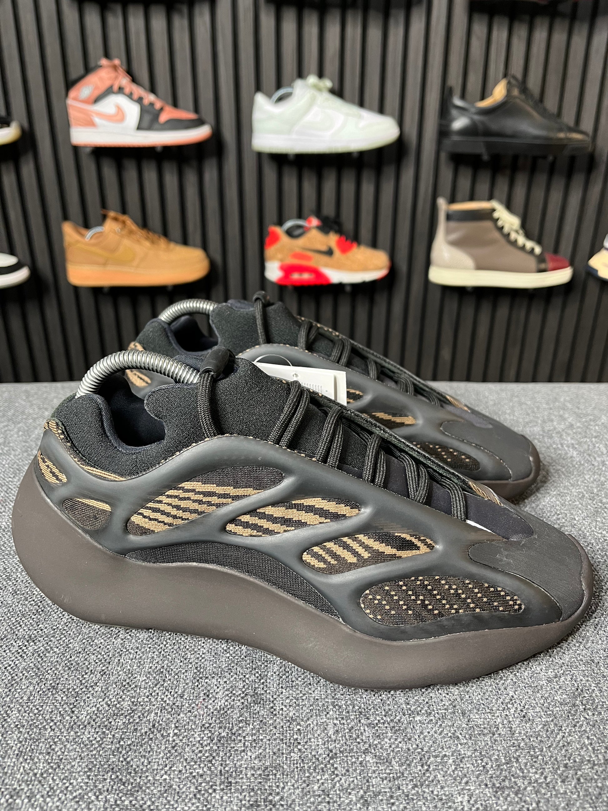 Yeezy 700 V3 – Soled1
