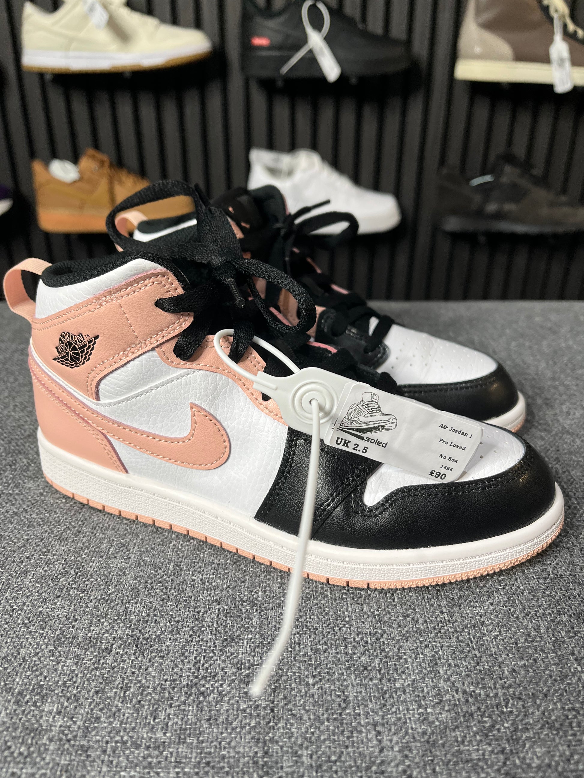 Nike Air Jordan 1 Mid GS Crimson Tint UK2.5 EU35 Soled