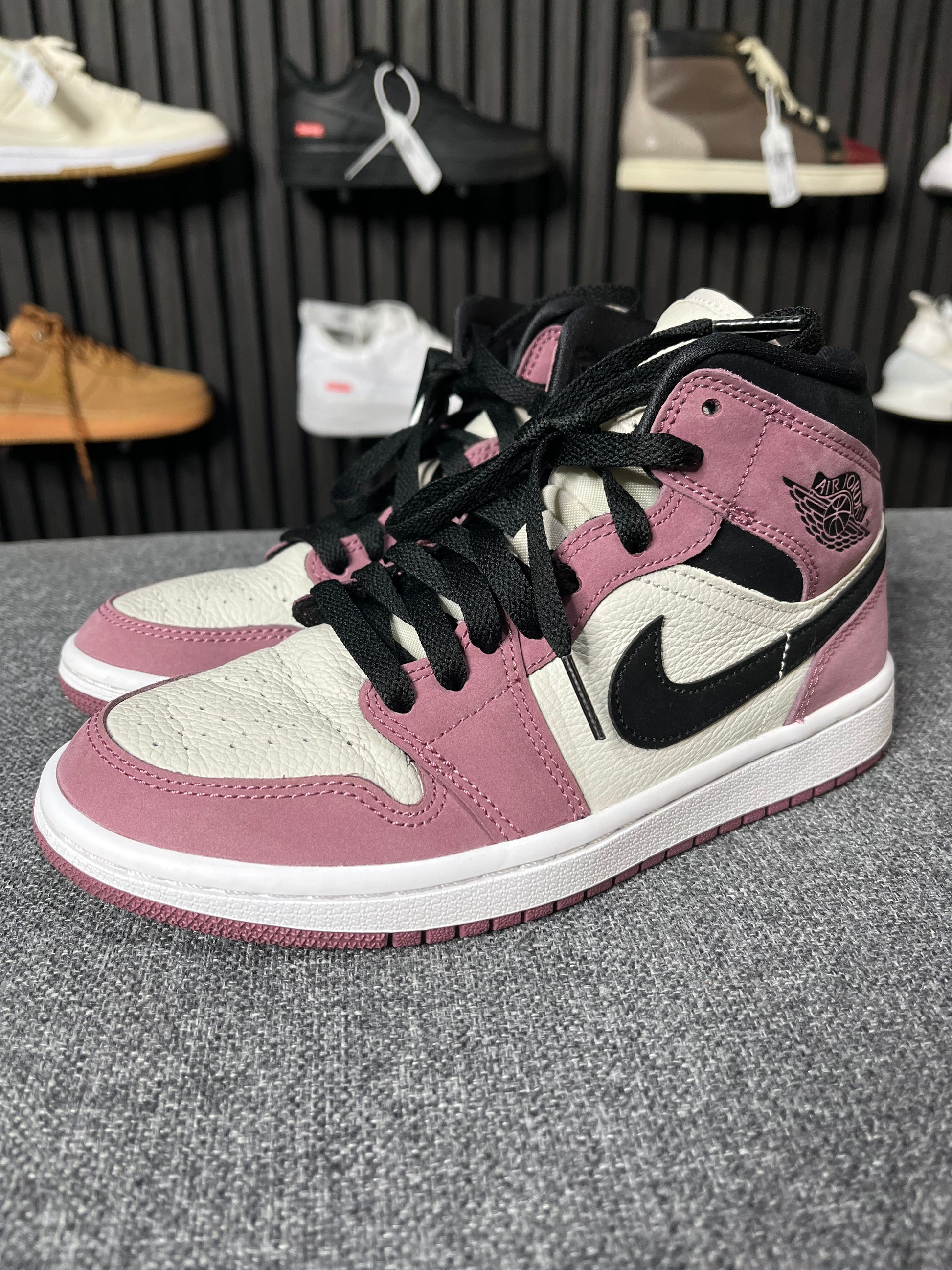Nike Air Jordan 1 Mid SE Berry Pink Soled