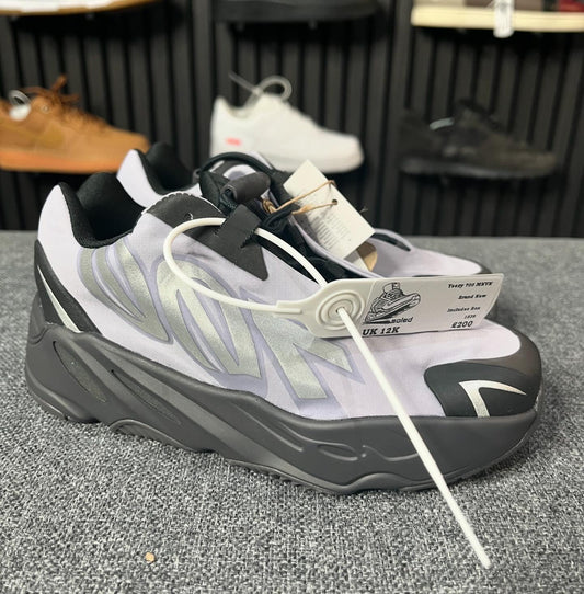 Yeezy 700 MNVN UK12 Child