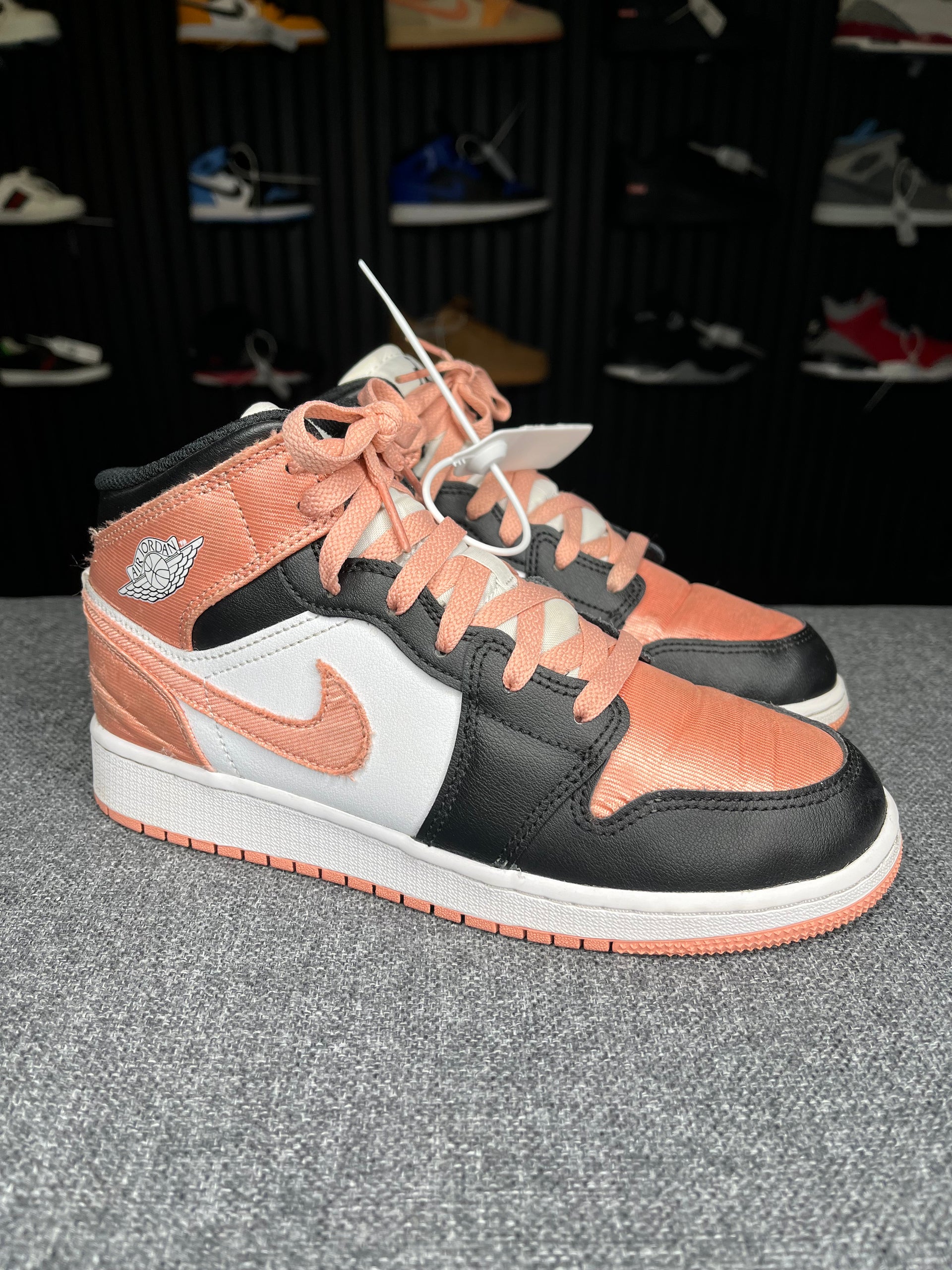 Nike Air Jordan 1 Mid UK5 1143 – Soled