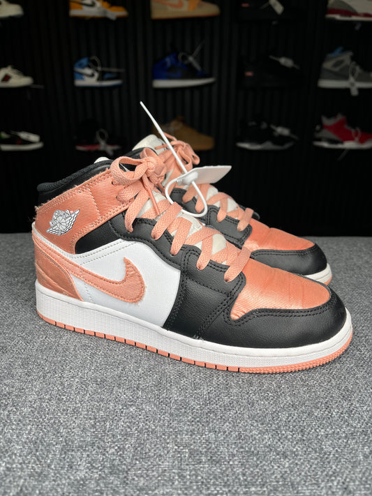 Nike Air Jordan 1 Mid UK5 1143