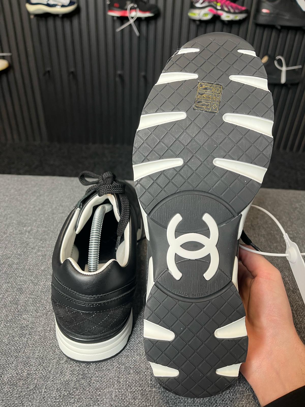 Chanel CC Calfskin Black UK9 2070