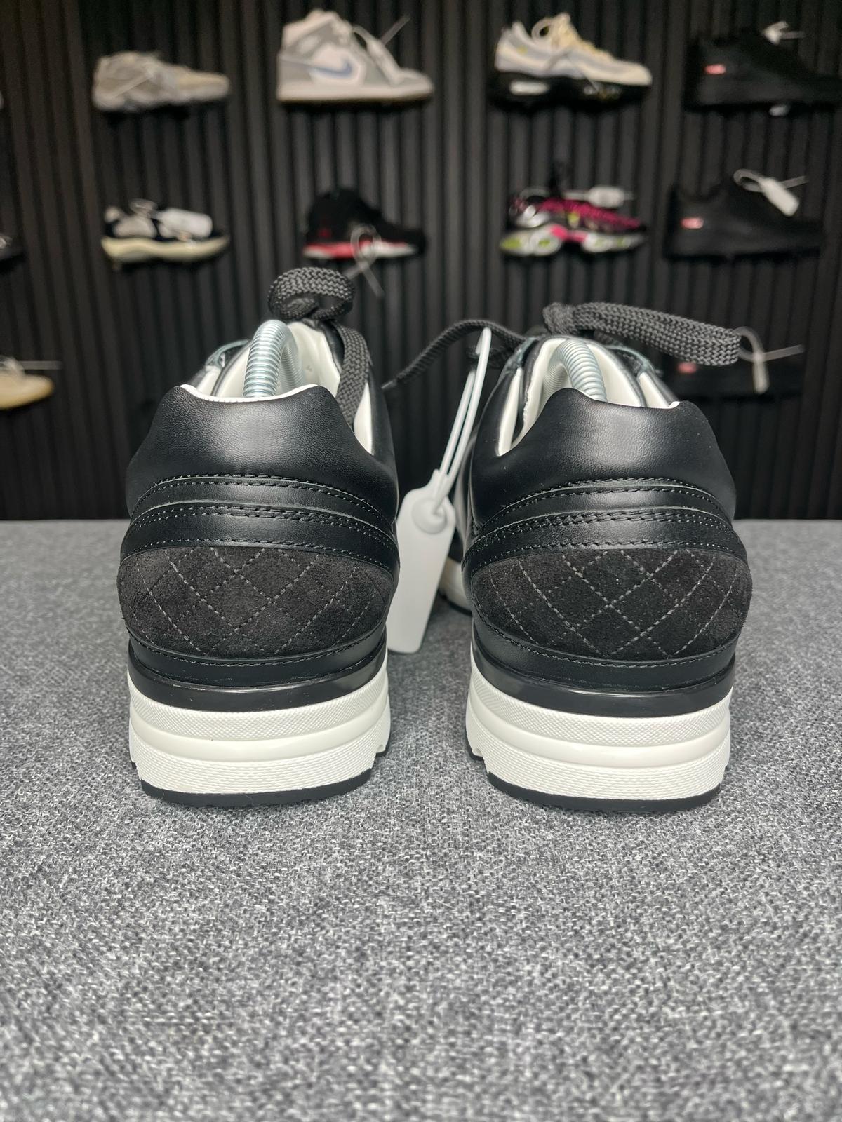 Chanel CC Calfskin Black UK9 2070