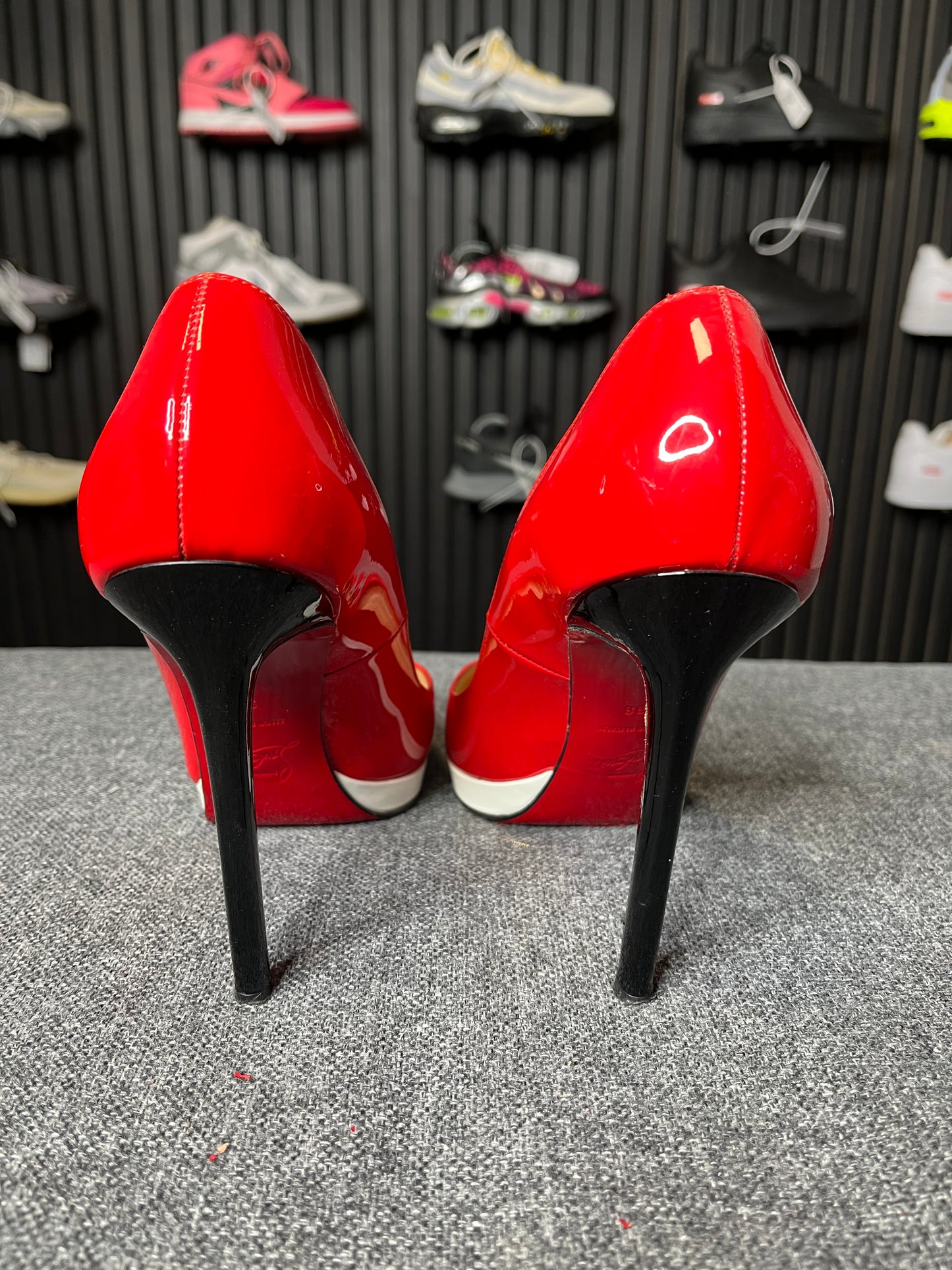 Christian Louboutin UK5 2179