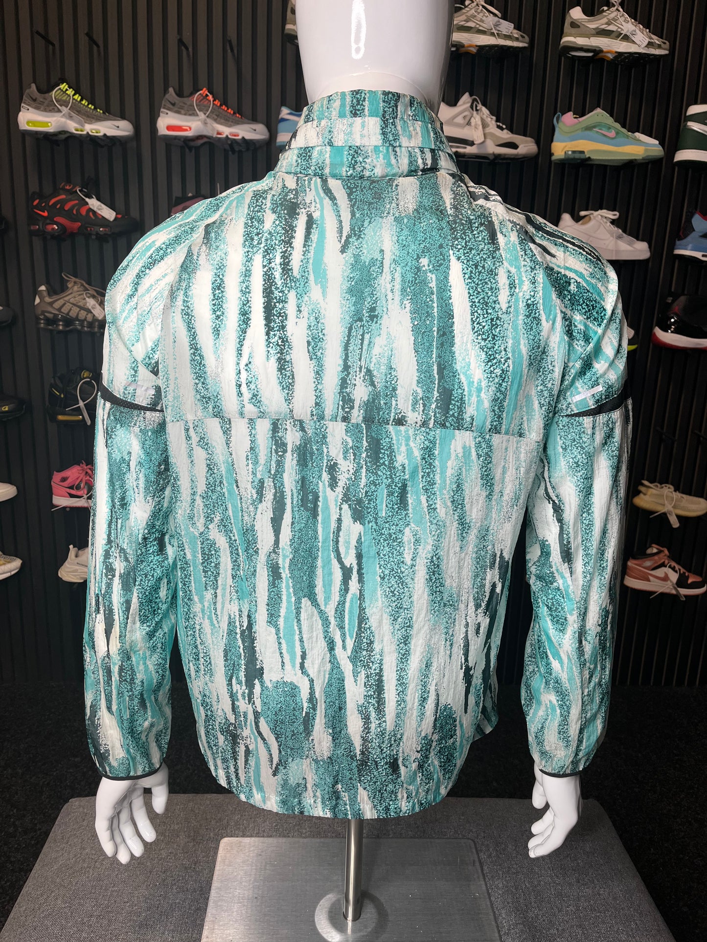 Nike Windrunner Jade Green Small 2493