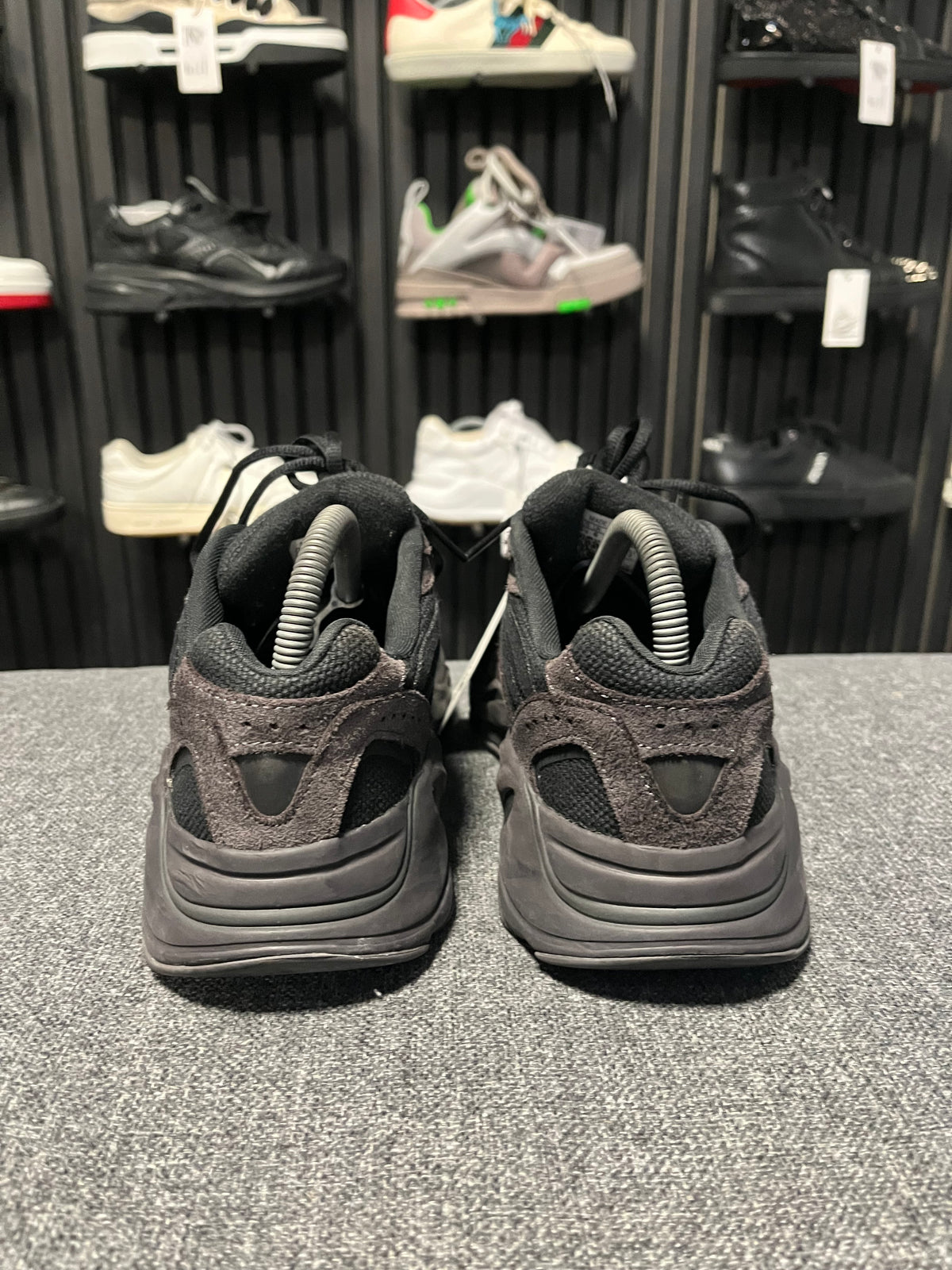 Yeezy 700 UK 6 3854